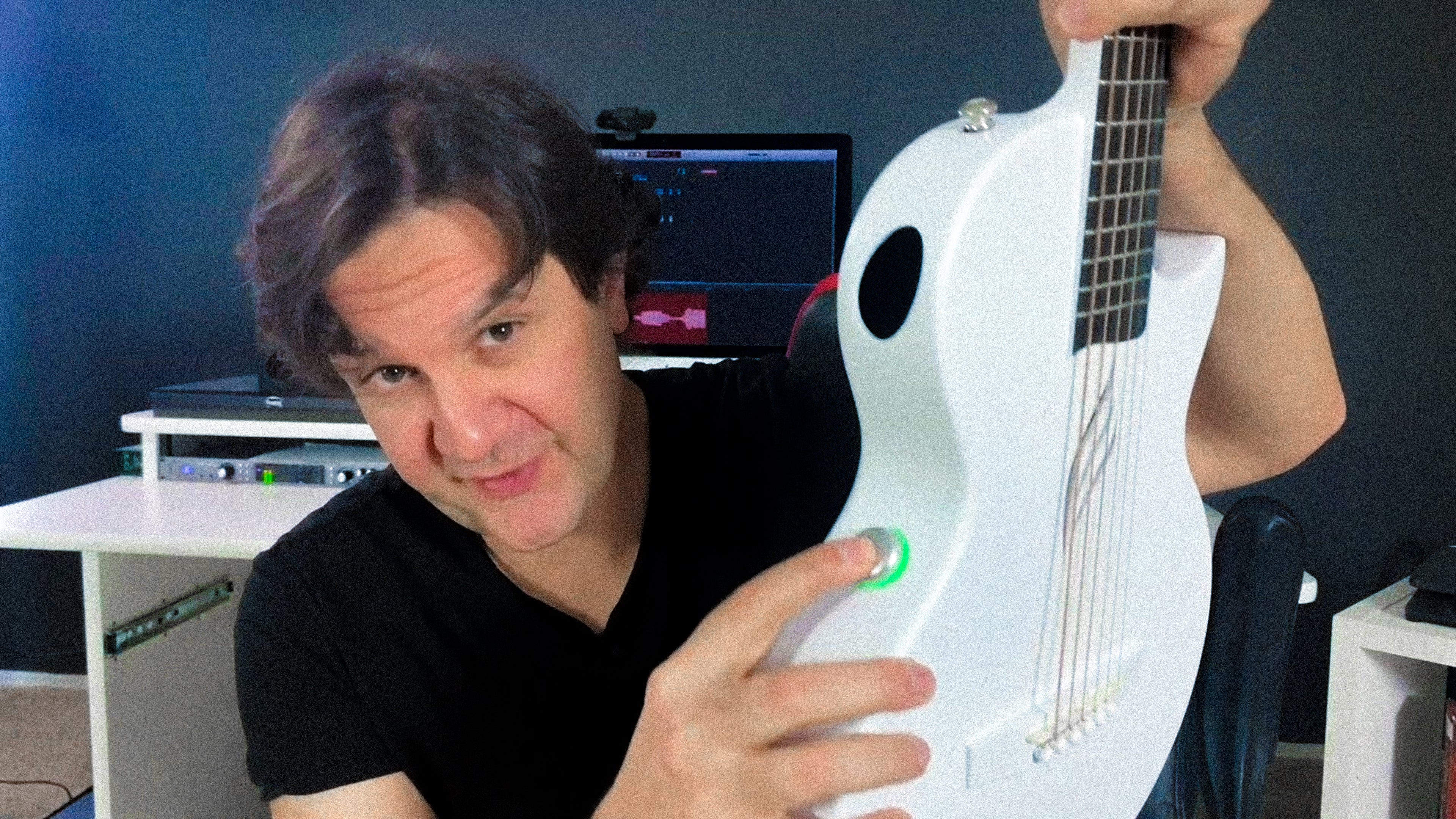 Guitarist David showing the white Nova Go Sonic to audience, press the power button to switch the effect preset.