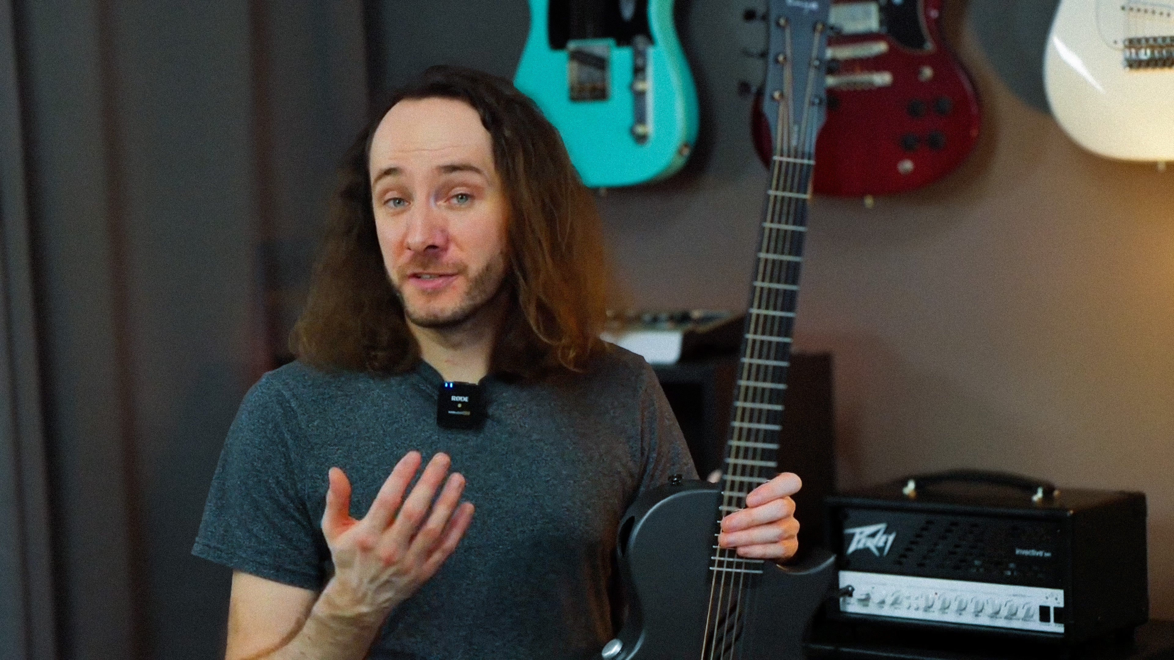 Guitarist Sascha showing the black Nova Go SP1 to audience.